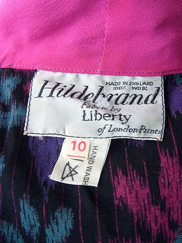 ヨーロッパ古着 70年代イギリス製 Hildebrand Liberty花柄プリント生地 スカーフタイ 前開き ウール ワンピース 17BS214