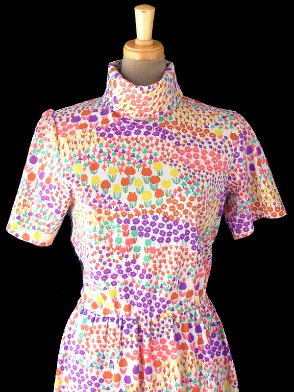 ヨーロッパ古着 70年代製 ホワイト X カラフル小花柄 ロールカラー パイル地 ヴィンテージ ワンピース 17CC002