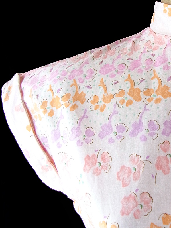 ヨーロッパ古着 フランス買い付け 60年代製 ピンク X 淡いオレンジ・パープル 小花柄 ベルト付き スタンドカラー ワンピース 17CC004