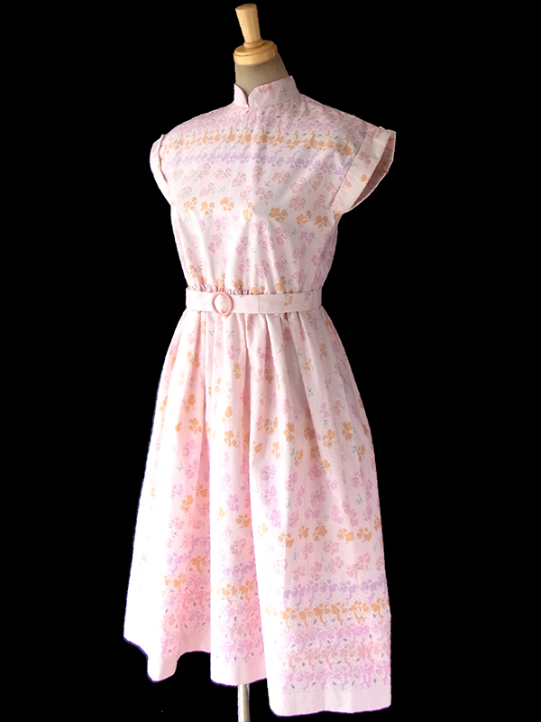 ヨーロッパ古着 フランス買い付け 60年代製 ピンク X 淡いオレンジ・パープル 小花柄 ベルト付き スタンドカラー ワンピース 17CC004