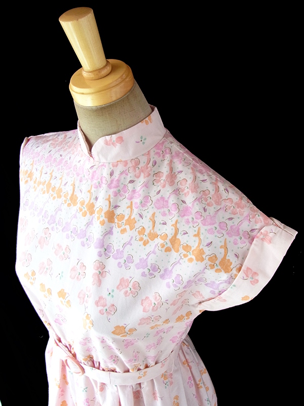 ヨーロッパ古着 フランス買い付け 60年代製 ピンク X 淡いオレンジ・パープル 小花柄 ベルト付き スタンドカラー ワンピース 17CC004