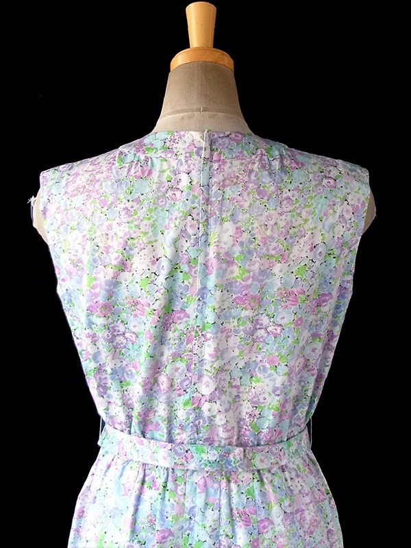 ヨーロッパ古着 60年代製 淡いブルー・パープル・グリーン 小花柄 共布ベルト付き ヴィンテージ ワンピース 17CC005