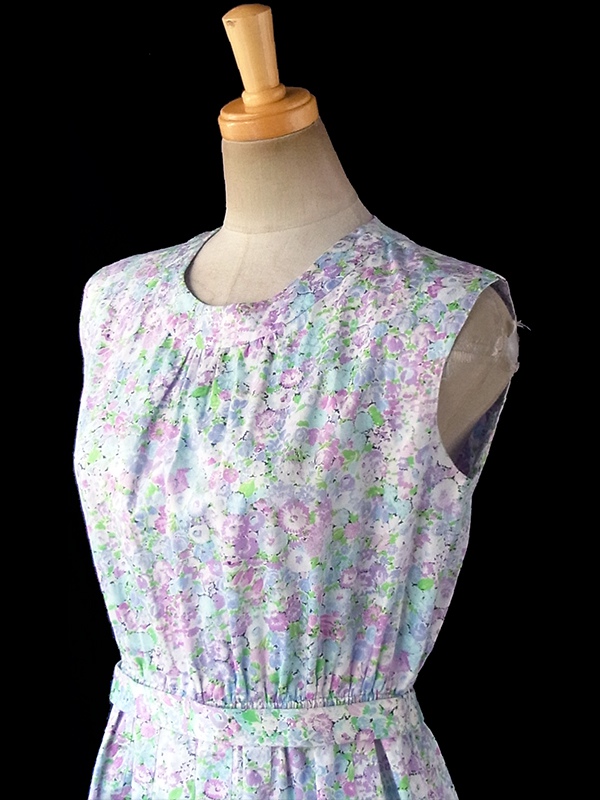 ヨーロッパ古着 60年代製 淡いブルー・パープル・グリーン 小花柄 共布ベルト付き ヴィンテージ ワンピース 17CC005