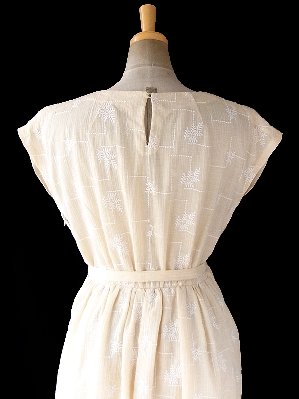 ヨーロッパ古着 フランス買い付け 60年代製 アイボリー X リーフ柄織り ガーゼ生地 共布ベルト付き ワンピース 17CC006