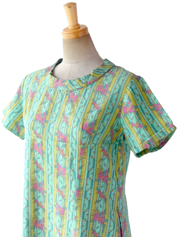 ヨーロッパ古着 フランス買い付け 60年代製 水色 X ライムグリーン 花柄の壁紙風プリント ワンピース 17FC004