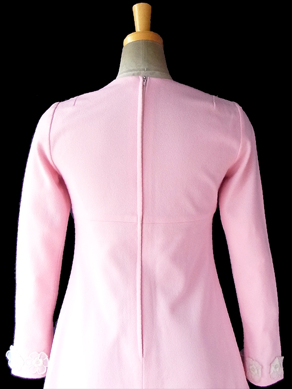 ヨーロッパ古着 フランス買い付け 60年代製 ベビーピンク X 花柄飾り ヴィンテージ ワンピース 17FC005