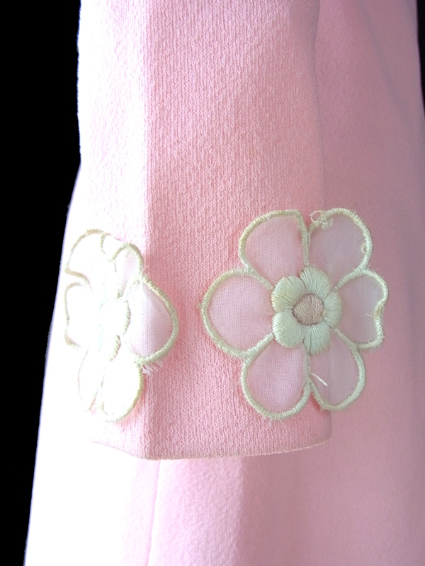 ヨーロッパ古着 フランス買い付け 60年代製 ベビーピンク X 花柄飾り ヴィンテージ ワンピース 17FC005