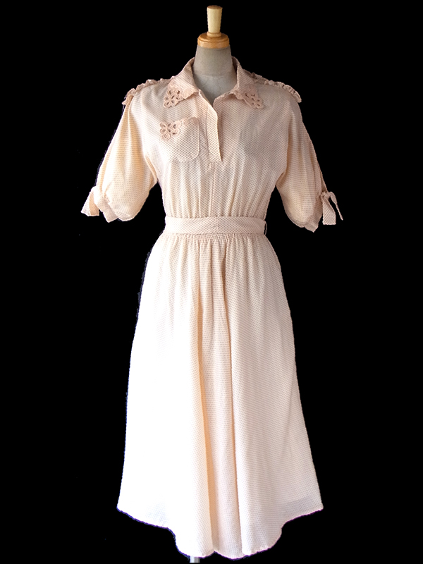 ヨーロッパ古着 フランス買い付け 60年代製 アプリコット 水玉 カットワークレースの襟・ポケット 共布ベルト付き ヴィンテージ ワンピース 17FC010