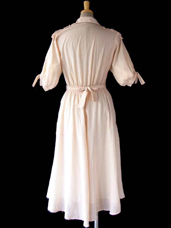 ヨーロッパ古着 フランス買い付け 60年代製 アプリコット 水玉 カットワークレースの襟・ポケット 共布ベルト付き ヴィンテージ ワンピース 17FC010