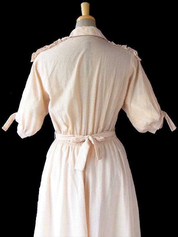 ヨーロッパ古着 フランス買い付け 60年代製 アプリコット 水玉 カットワークレースの襟・ポケット 共布ベルト付き ヴィンテージ ワンピース 17FC010