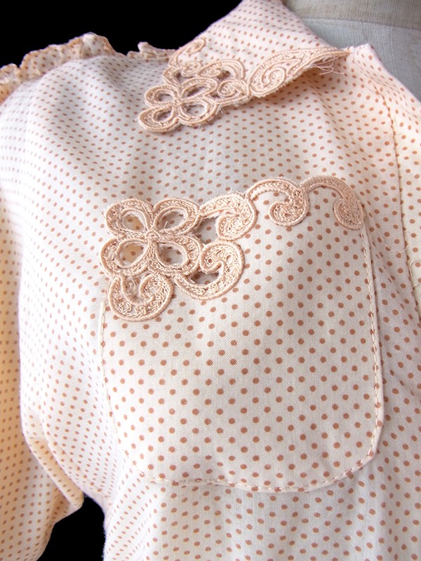 ヨーロッパ古着 フランス買い付け 60年代製 アプリコット 水玉 カットワークレースの襟・ポケット 共布ベルト付き ヴィンテージ ワンピース 17FC010