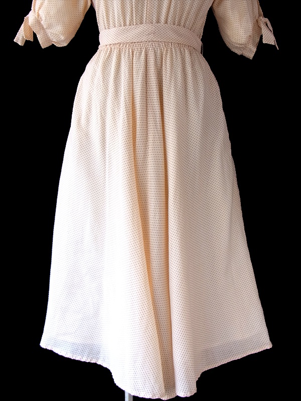 ヨーロッパ古着 フランス買い付け 60年代製 アプリコット 水玉 カットワークレースの襟・ポケット 共布ベルト付き ヴィンテージ ワンピース 17FC010