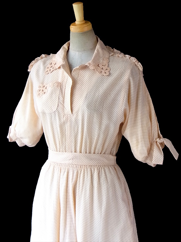 ヨーロッパ古着 フランス買い付け 60年代製 アプリコット 水玉 カットワークレースの襟・ポケット 共布ベルト付き ヴィンテージ ワンピース 17FC010