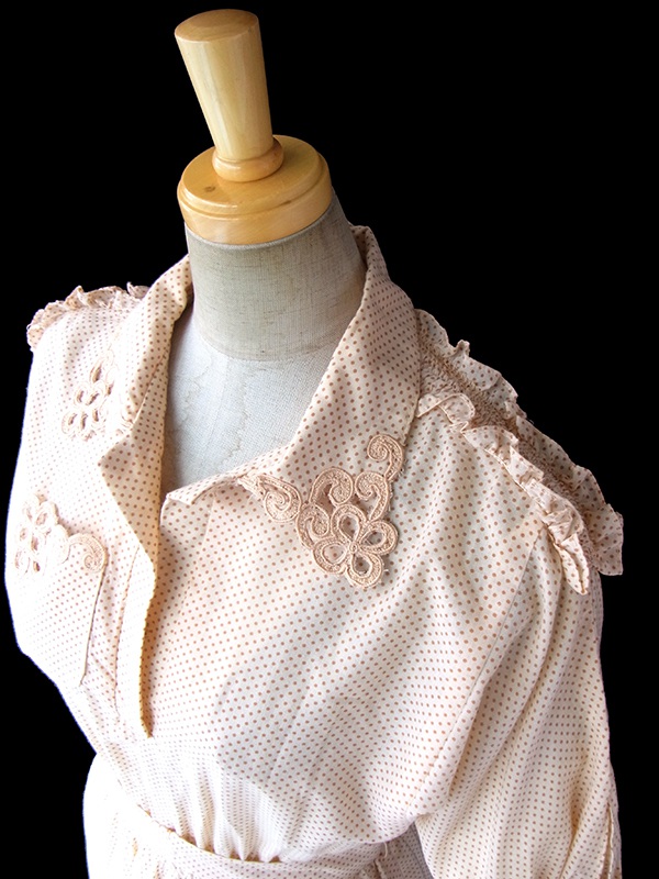 ヨーロッパ古着 フランス買い付け 60年代製 アプリコット 水玉 カットワークレースの襟・ポケット 共布ベルト付き ヴィンテージ ワンピース 17FC010