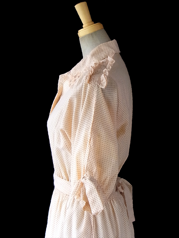 ヨーロッパ古着 フランス買い付け 60年代製 アプリコット 水玉 カットワークレースの襟・ポケット 共布ベルト付き ヴィンテージ ワンピース 17FC010