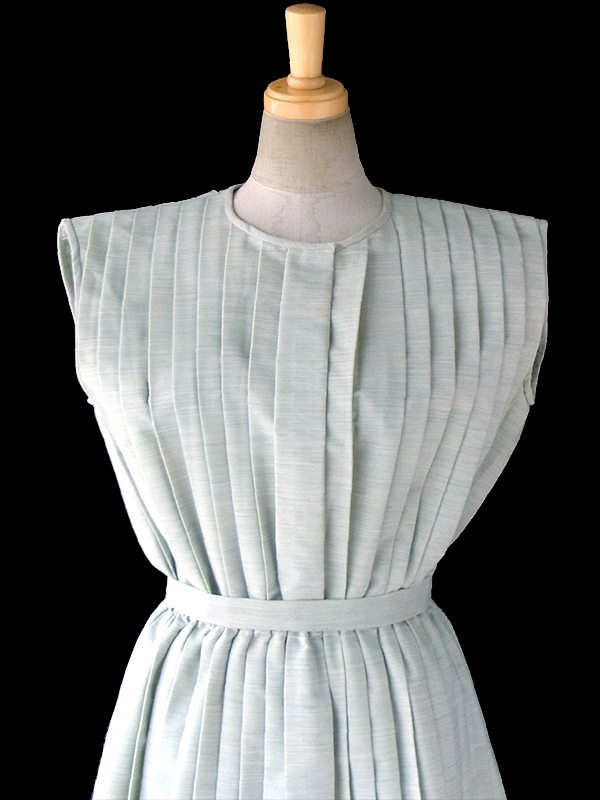 ヨーロッパ古着 フランス買い付け 60年代製 ペールグリーン 総プリーツ 共布ベルト付き ヴィンテージ ドレス 17FC112