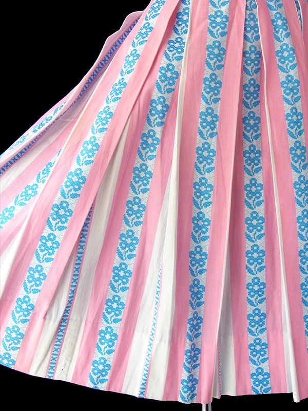 ヨーロッパ古着 フランス買い付け 60年代製 ピンク X 水色・ホワイト 花柄刺繍 インバーテッドプリーツ スカート 17FC229
