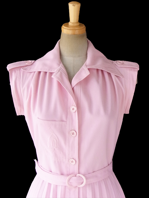 ヨーロッパ古着 フランス買い付け 60年代製 パウダーピンク X 刺繍入り胸ポケット 共布ベルト付き ワンピース 17FC301