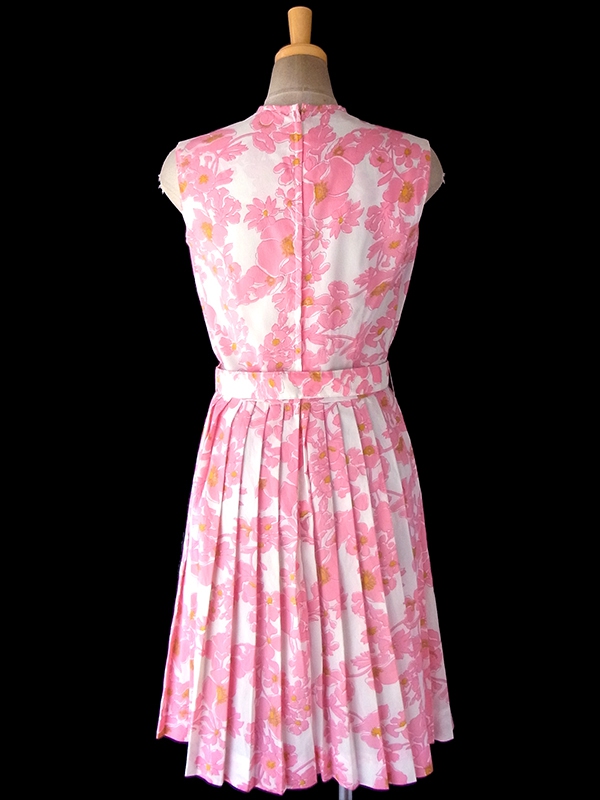 ヨーロッパ古着 フランス買い付け 70年代製 ピンク X 花柄 共布ベルト付き プリーツ ワンピース 17FC307