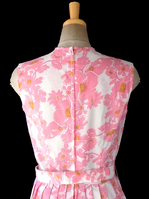 ヨーロッパ古着 フランス買い付け 70年代製 ピンク X 花柄 共布ベルト付き プリーツ ワンピース 17FC307