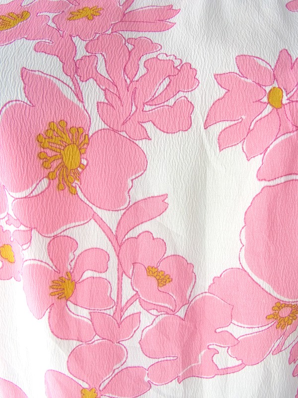 ヨーロッパ古着 フランス買い付け 70年代製 ピンク X 花柄 共布ベルト付き プリーツ ワンピース 17FC307