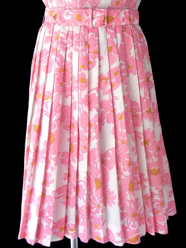 ヨーロッパ古着 フランス買い付け 70年代製 ピンク X 花柄 共布ベルト付き プリーツ ワンピース 17FC307