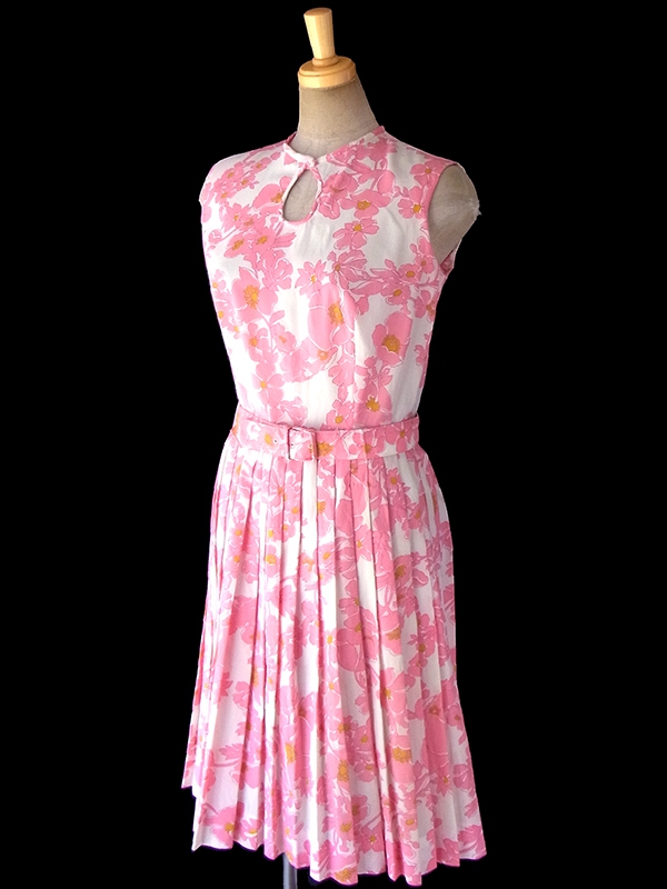 ヨーロッパ古着 フランス買い付け 70年代製 ピンク X 花柄 共布ベルト付き プリーツ ワンピース 17FC307