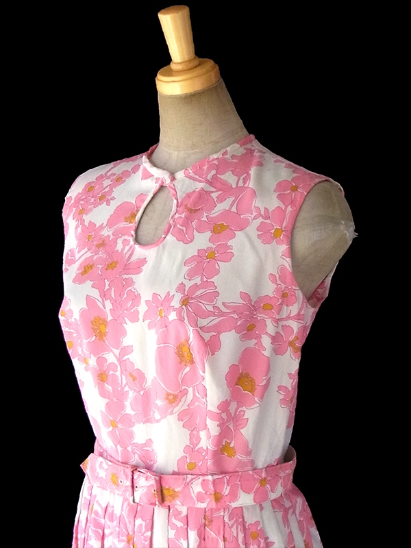 ヨーロッパ古着 フランス買い付け 70年代製 ピンク X 花柄 共布ベルト付き プリーツ ワンピース 17FC307