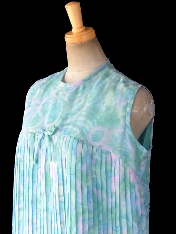 ヨーロッパ古着 フランス買い付け 60年代製 水色 X 水彩のような淡い模様 シフォン地 プリーツ ワンピース 17FC321