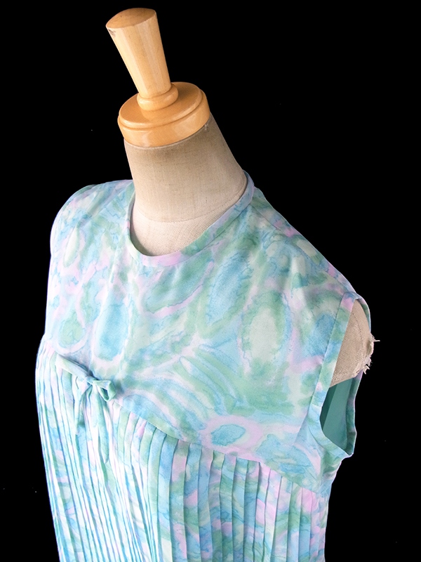 ヨーロッパ古着 フランス買い付け 60年代製 水色 X 水彩のような淡い模様 シフォン地 プリーツ ワンピース 17FC321