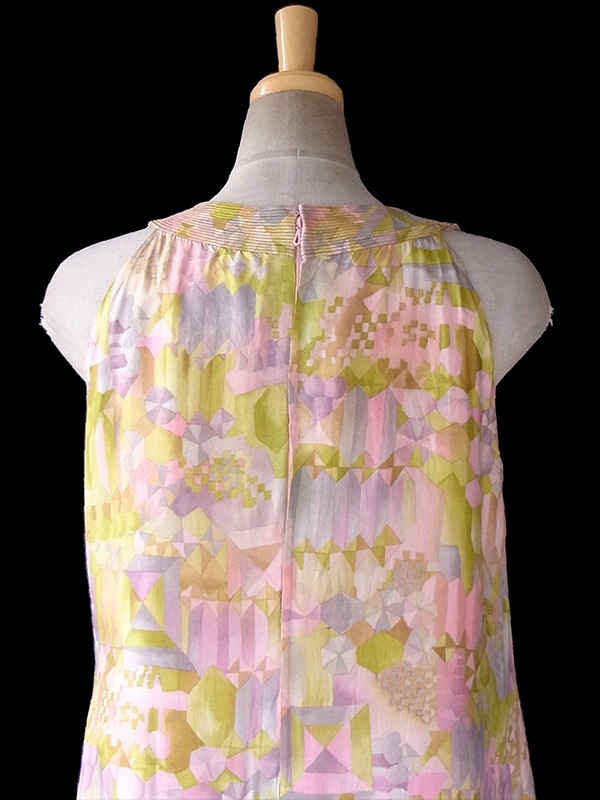 ヨーロッパ古着 フランス買い付け 60年代製 水彩のような色彩のレトロ柄 Aライン ヴィンテージ サテン ワンピース 17FC322