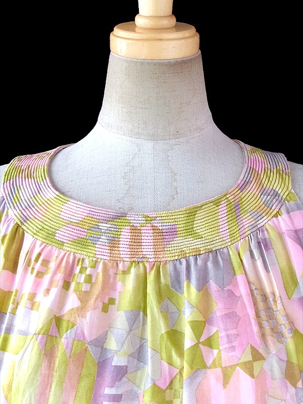 ヨーロッパ古着 フランス買い付け 60年代製 水彩のような色彩のレトロ柄 Aライン ヴィンテージ サテン ワンピース 17FC322