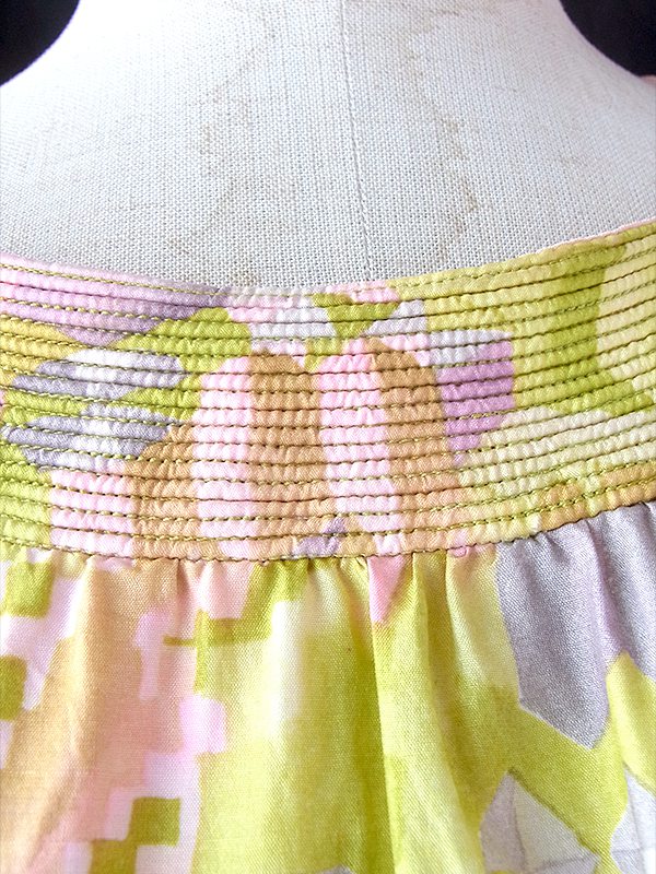 ヨーロッパ古着 フランス買い付け 60年代製 水彩のような色彩のレトロ柄 Aライン ヴィンテージ サテン ワンピース 17FC322