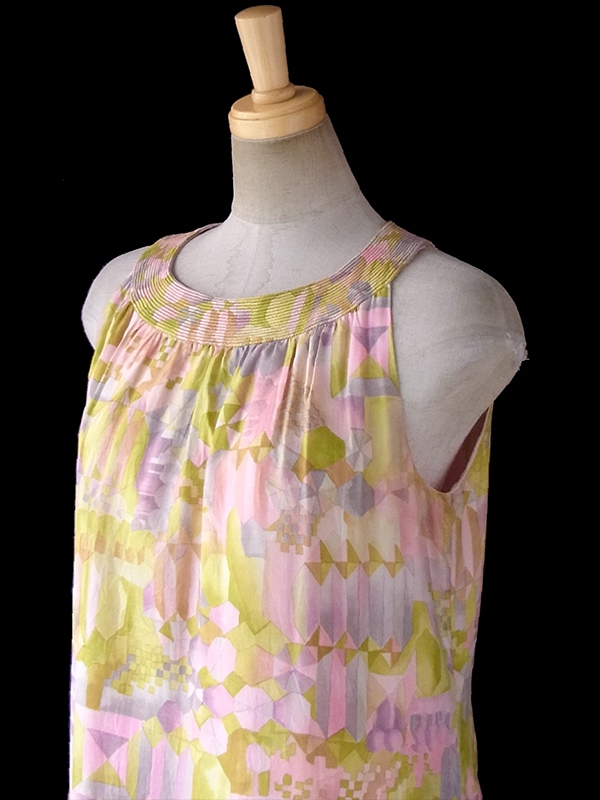 ヨーロッパ古着 フランス買い付け 60年代製 水彩のような色彩のレトロ柄 Aライン ヴィンテージ サテン ワンピース 17FC322