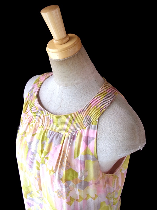 ヨーロッパ古着 フランス買い付け 60年代製 水彩のような色彩のレトロ柄 Aライン ヴィンテージ サテン ワンピース 17FC322