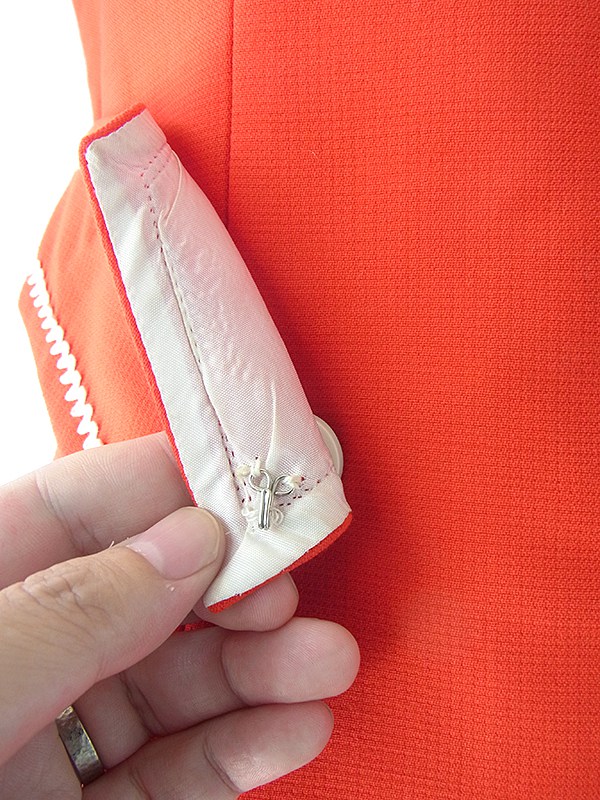 ヨーロッパ古着 フランス買い付け 60年代製 レッド X ホワイト デザインベルト 山道テープ ヴィンテージ ワンピース 17FC402