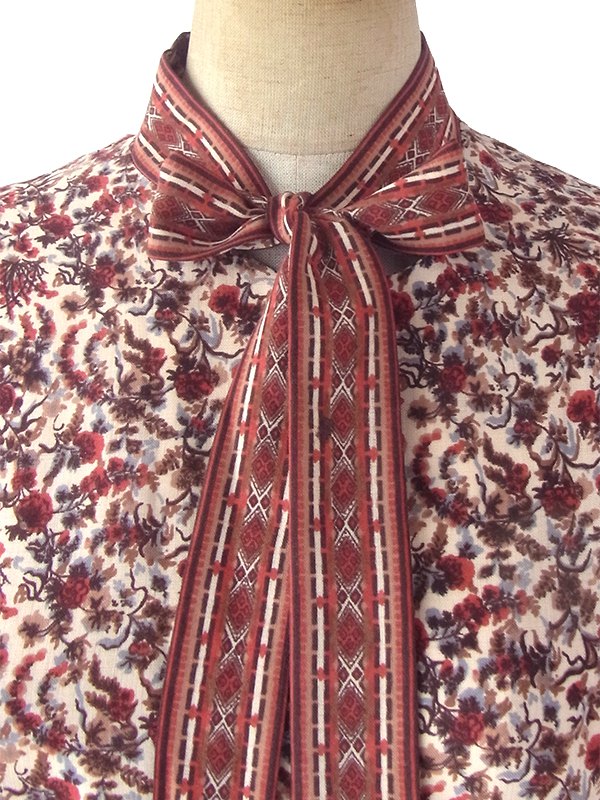 ヨーロッパ古着 フランス買い付け 70年代製 ベージュ X ブラウン・レッド 草花柄 ボウタイ ワンピース 17FC405