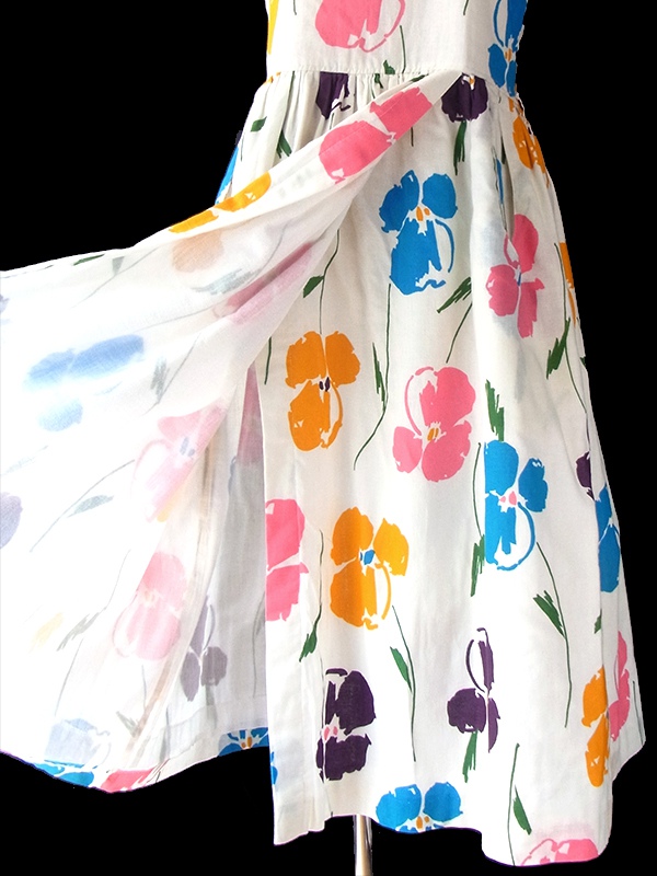 ヨーロッパ古着 フランス買い付け 60年代製 ホワイト X カラフル花柄 ポケット付き ヴィンテージ ワンピース 17FC413