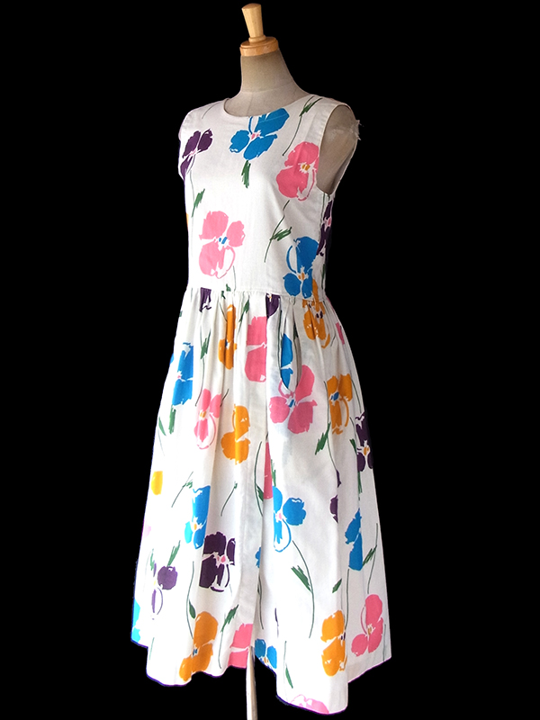 ヨーロッパ古着 フランス買い付け 60年代製 ホワイト X カラフル花柄 ポケット付き ヴィンテージ ワンピース 17FC413