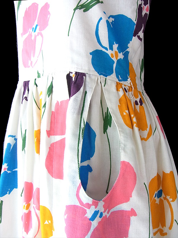 ヨーロッパ古着 フランス買い付け 60年代製 ホワイト X カラフル花柄 ポケット付き ヴィンテージ ワンピース 17FC413