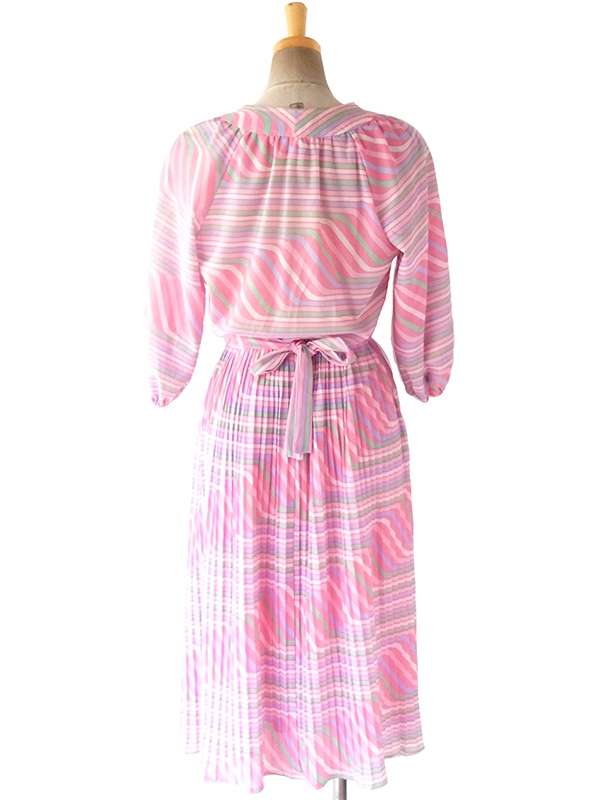 ヨーロッパ古着 70年代フランス製 ピンクを基調としたパステルカラー  共布ベルト付き プリーツ ワンピース 17FC415