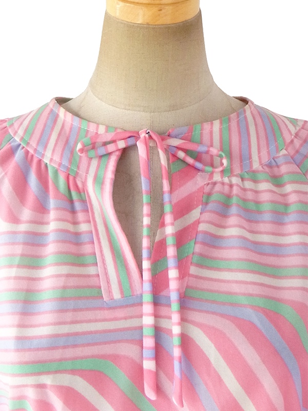 ヨーロッパ古着 70年代フランス製 ピンクを基調としたパステルカラー  共布ベルト付き プリーツ ワンピース 17FC415