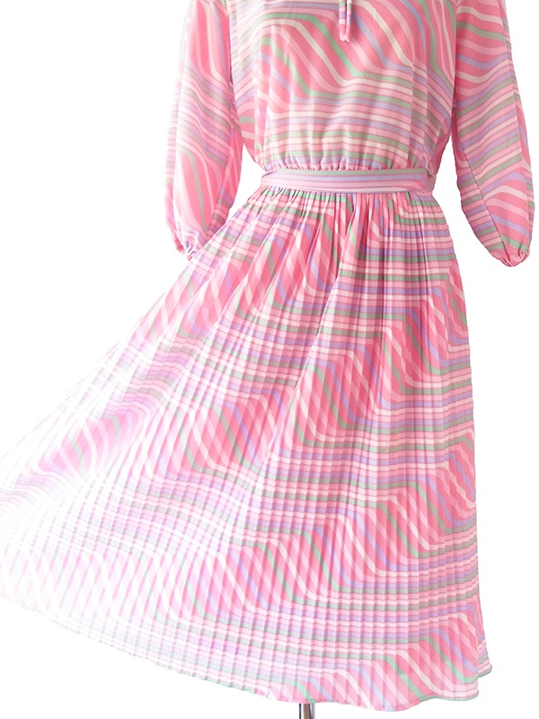 ヨーロッパ古着 70年代フランス製 ピンクを基調としたパステルカラー  共布ベルト付き プリーツ ワンピース 17FC415