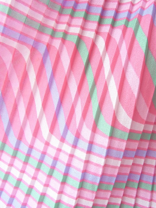 ヨーロッパ古着 70年代フランス製 ピンクを基調としたパステルカラー  共布ベルト付き プリーツ ワンピース 17FC415