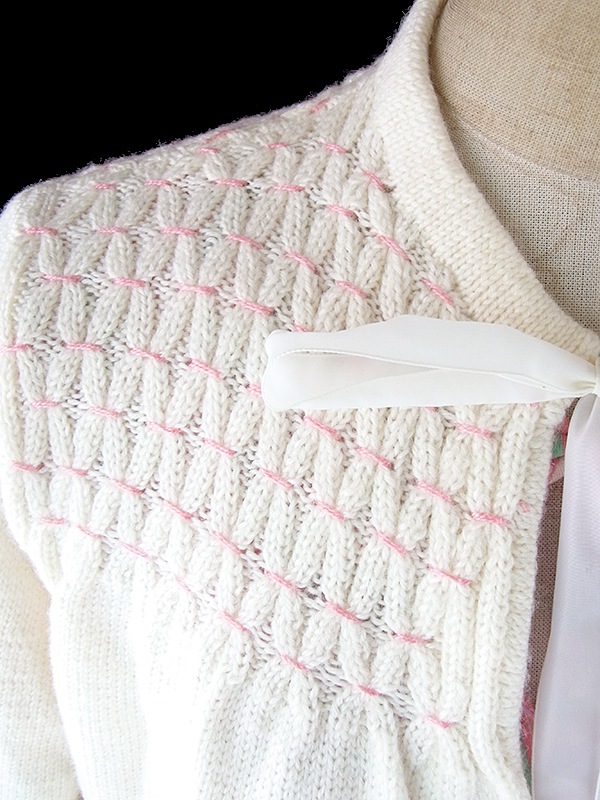 ヨーロッパ古着 フランス買い付け 60年代製 ホワイト X ピンク シャーリング リボン付き ウール カーディガン 17FC421