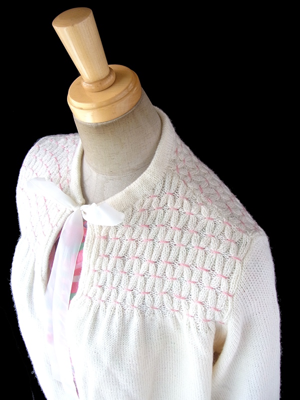 ヨーロッパ古着 フランス買い付け 60年代製 ホワイト X ピンク シャーリング リボン付き ウール カーディガン 17FC421