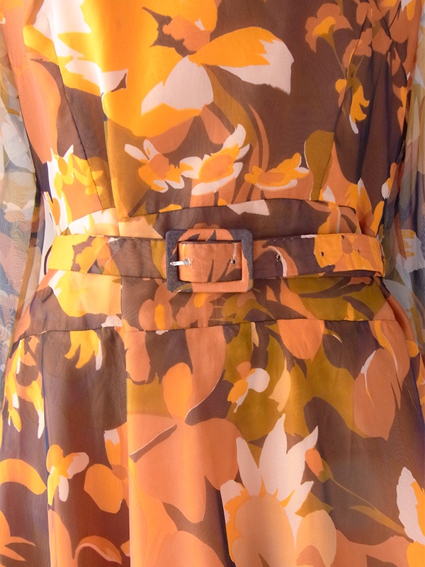 ヨーロッパ古着 フランス買い付け 70年代製 オレンジ X ブラウン 花柄プリント フリル襟 共布ベルト付き ワンピース 17FC506