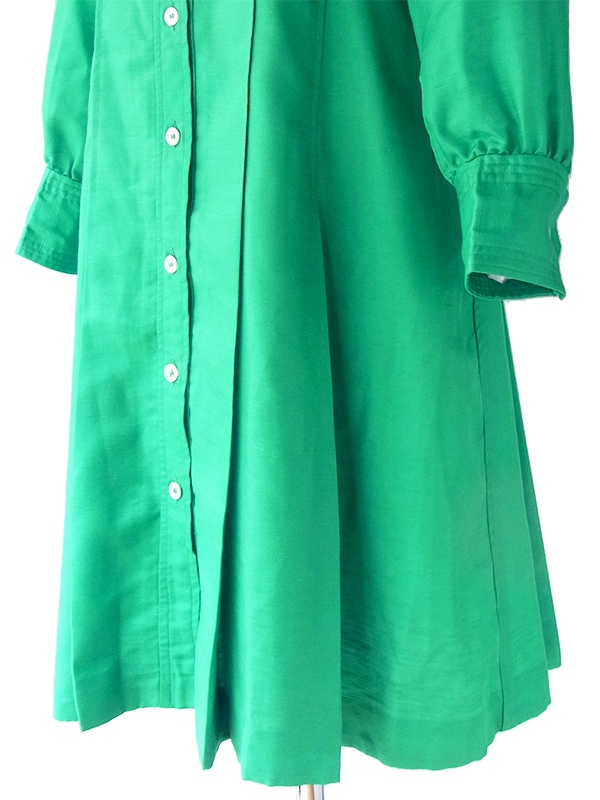 ヨーロッパ古着 60年代フランス製 光沢のあるエメラルドグリーン X ステッチデザイン サテン ワンピース 17FC507