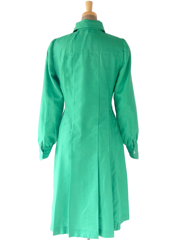 ヨーロッパ古着 60年代フランス製 光沢のあるエメラルドグリーン X ステッチデザイン サテン ワンピース 17FC507