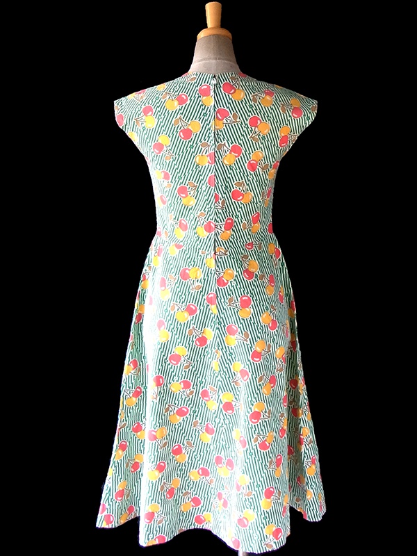 ヨーロッパ古着 ロンドン買い付け 60年代製 グリーン X カラフルなチェリー柄・ストライプ ヴィンテージ ワンピース 17OM112